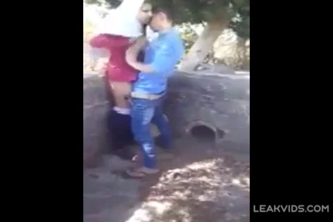 Мусульманская сестрёнка поймана на горячем с братом при всех — жесткий публичный грех