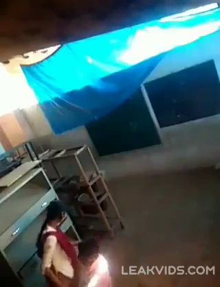 Настоящий Учитель Принудил Свою Ученицу к Сексу
