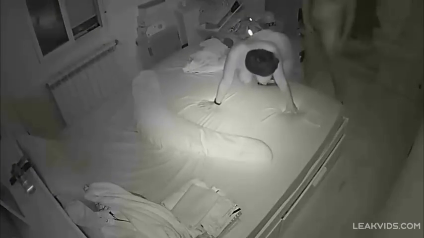 Беременное порно со скрытой камеры: Реальные брат и сестра в запретной страсти