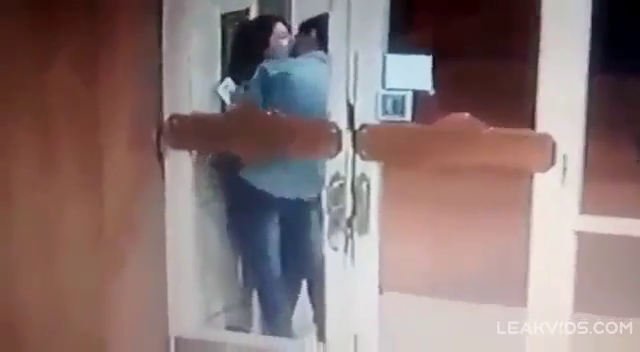 Пьяную Телку Жестко Трахнул Незнакомец После Туса, Видео Утекло