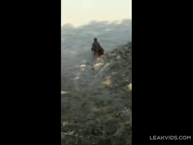 Девчонку жестко трахнули у реки: слитое видео