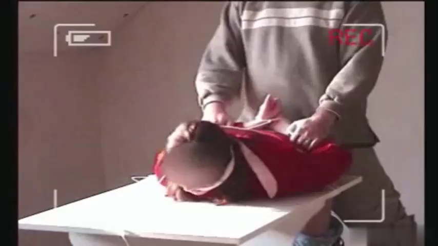 Изнасиловал связанную молодую девушку