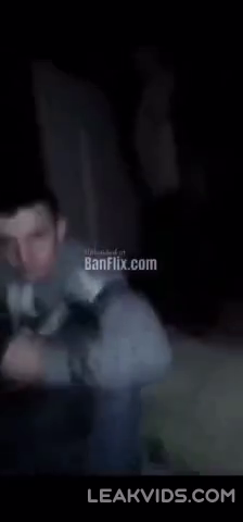 Парни трахают пьяную мамку своего друга прямо перед ним