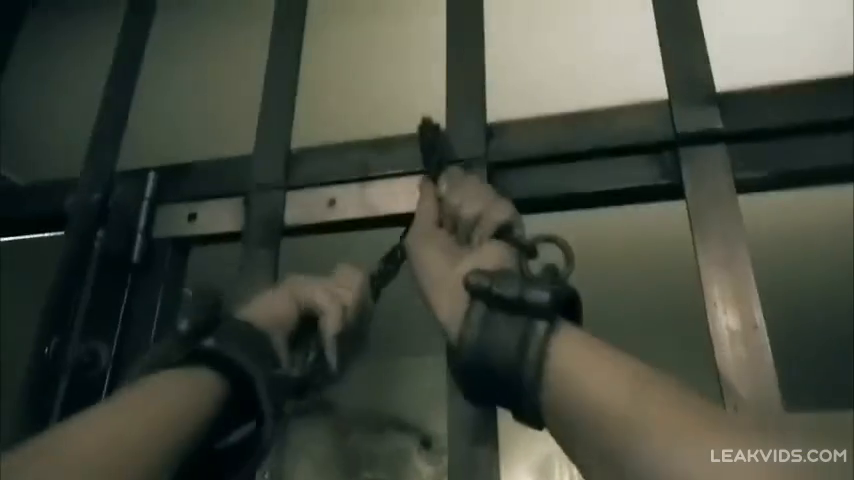 Безумный маньяк жестко трахает шлюху в тюрьме