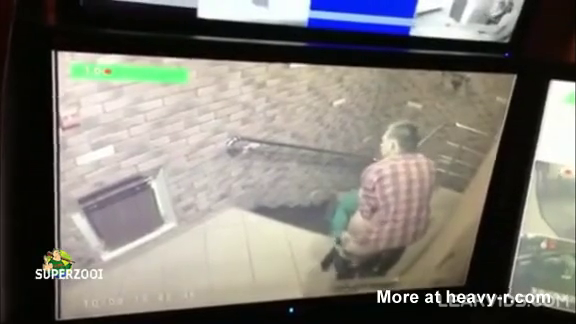 Скрытая камера: Учитель и ученица в горячем моменте на школьном CCTV