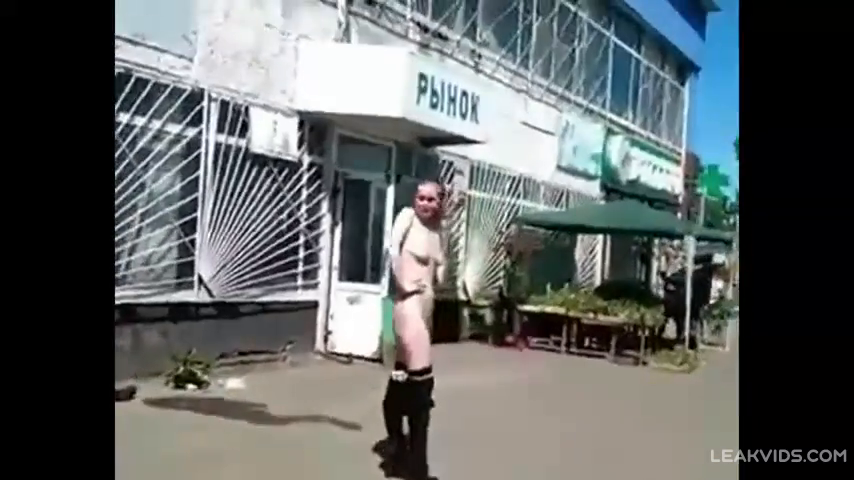 Голая русская шлюха под кайфом