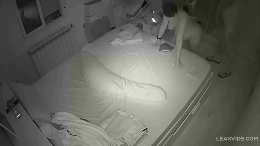 Беременная порнуха со скрытой камеры: Реальные брат и сестра в запретном плену страсти